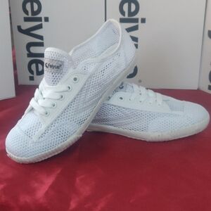 Feiyue Fe Lo Mesh Women US 7 White Sneakers NWT